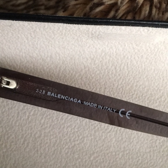Balenciaga grey sunglasses LN - Picture 8 of 8
